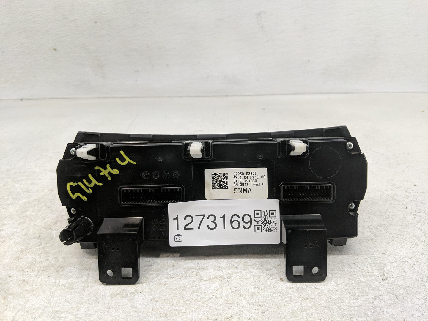 2020 Hyundai Santa Fe Climate Control Module Temperature AC/Heater Replacement P/N:97250-S2301 Fits OEM Used Auto Parts - Oe
