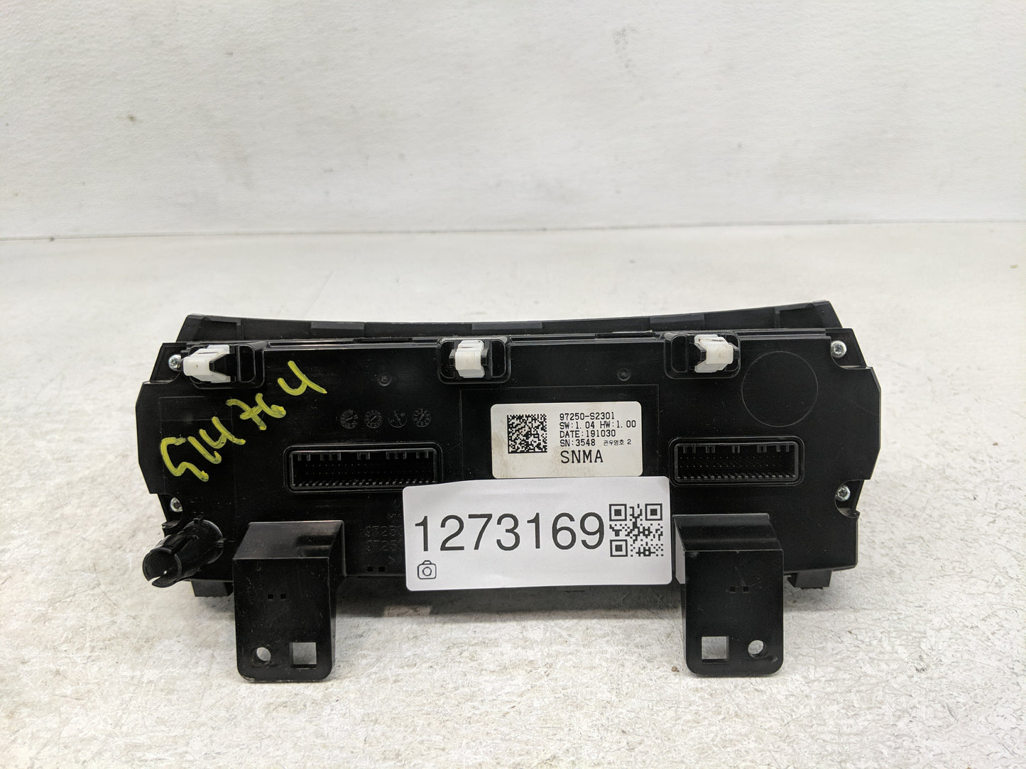 2020 Hyundai Santa Fe Climate Control Module Temperature AC/Heater Replacement P/N:97250-S2301 Fits OEM Used Auto Parts - Oe