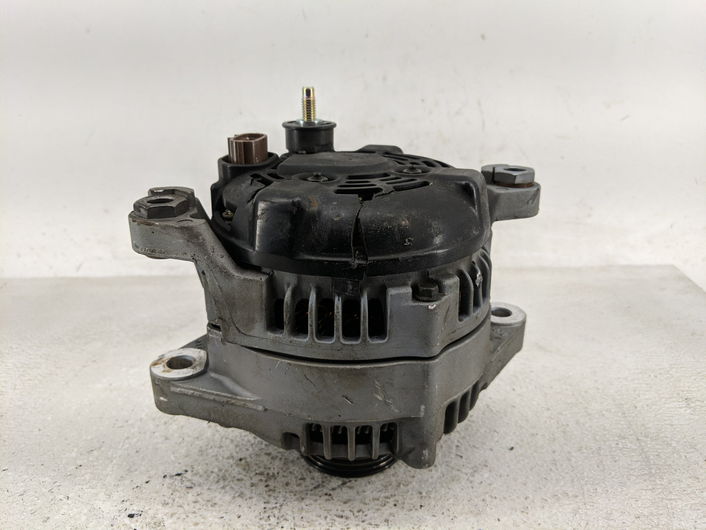 2019-2020 Hyundai Santa Fe Alternator Replacement Generator Charging Assembly Engine OEM P/N:37300-26051 Fits OEM Used Auto 