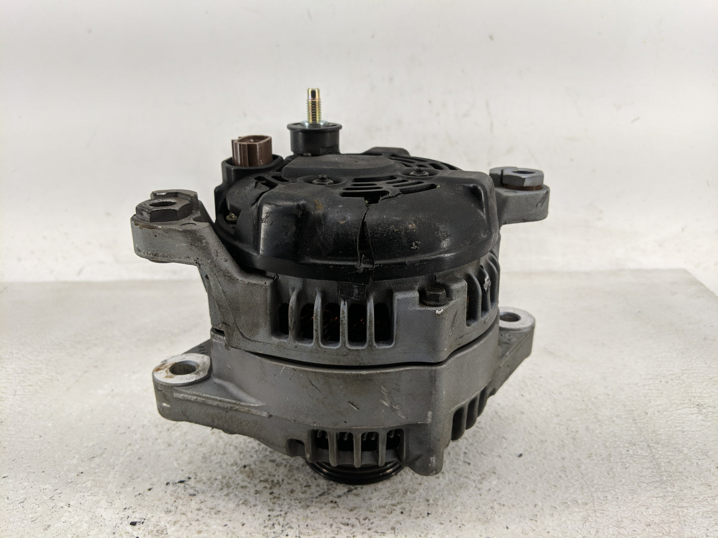 2019-2020 Hyundai Santa Fe Alternator Replacement Generator Charging Assembly Engine OEM P/N:37300-26051 Fits OEM Used Auto 