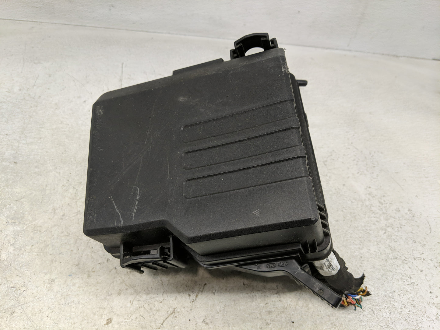2019-2020 Hyundai Santa Fe Fusebox Fuse Box Panel Relay Module P/N:91956-S2021 91200S2400TA Fits Fits 2019 2020 OEM Used Aut