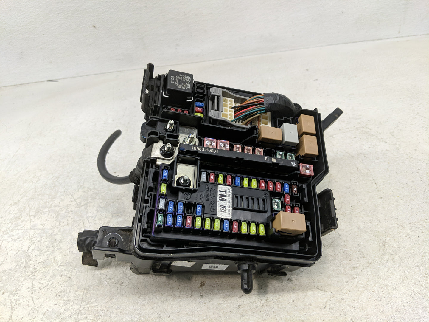 2019-2020 Hyundai Santa Fe Fusebox Fuse Box Panel Relay Module P/N:91956-S2021 91200S2400TA Fits Fits 2019 2020 OEM Used Aut