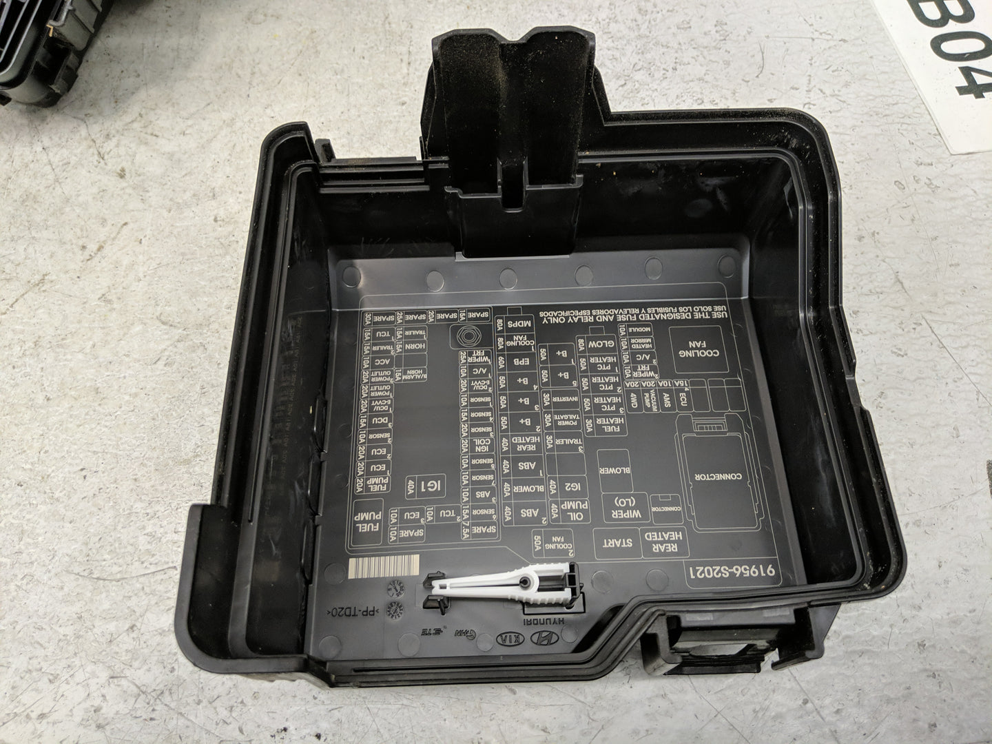 2019-2020 Hyundai Santa Fe Fusebox Fuse Box Panel Relay Module P/N:91956-S2021 91200S2400TA Fits Fits 2019 2020 OEM Used Aut