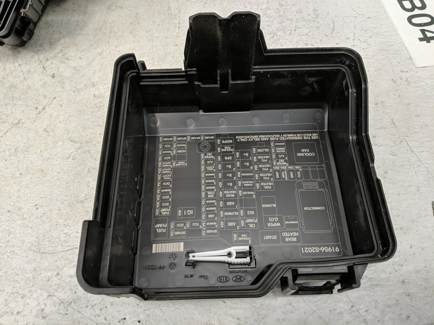 2019-2020 Hyundai Santa Fe Fusebox Fuse Box Panel Relay Module P/N:91956-S2021 91200S2400TA Fits Fits 2019 2020 OEM Used Aut