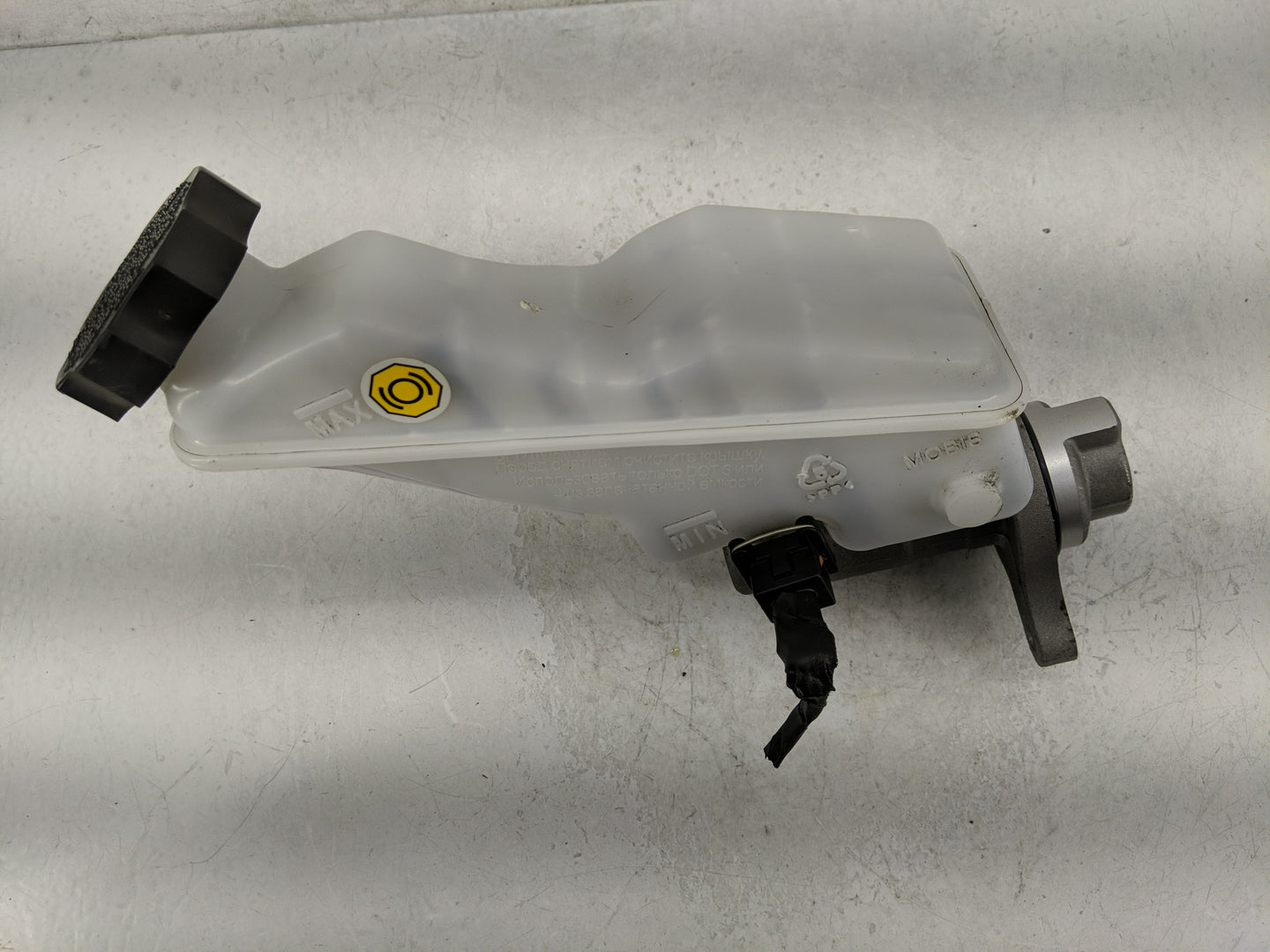 2019-2020 Hyundai Santa Fe Brake Master Cylinder - Oemusedautoparts1.com