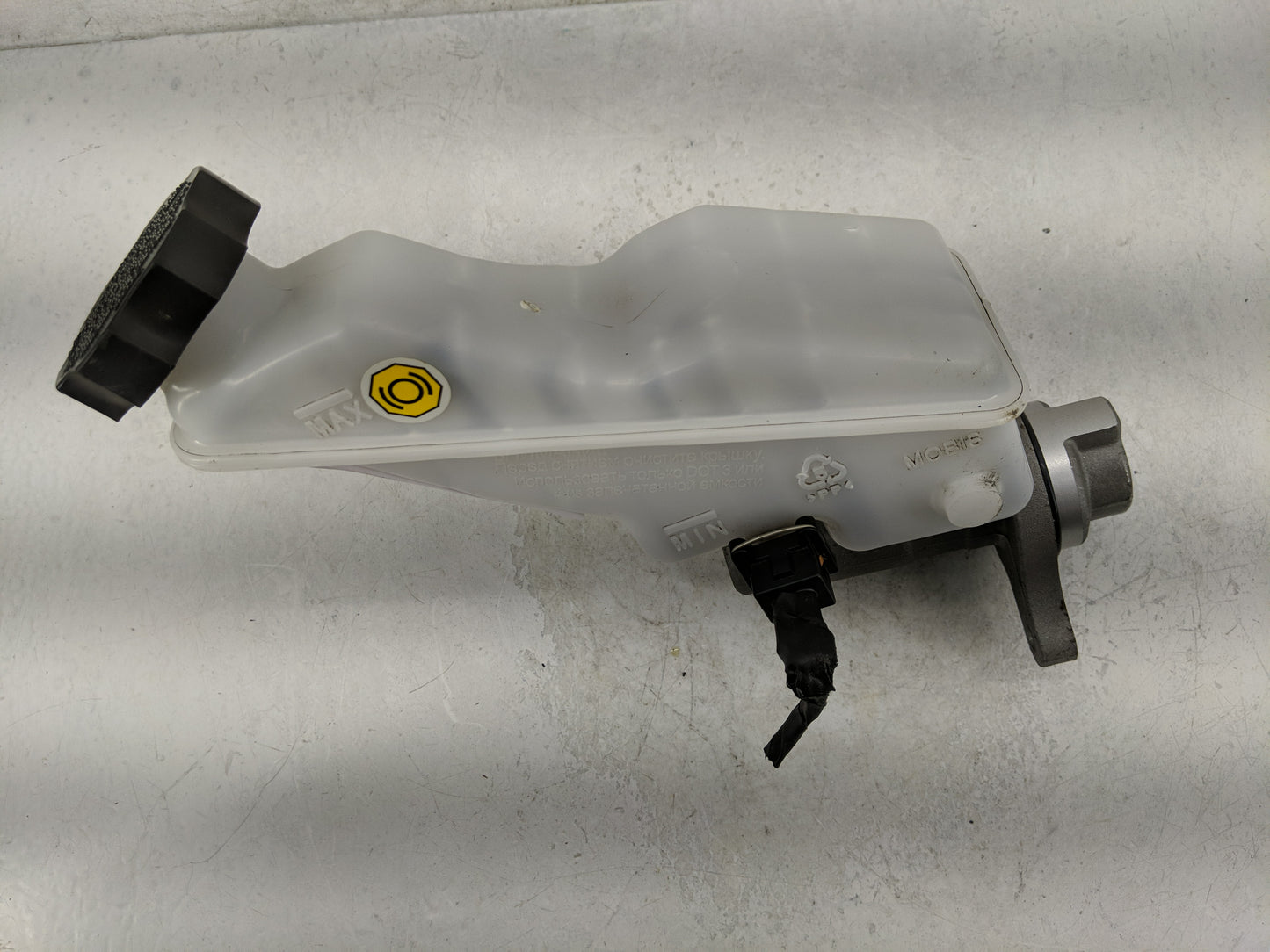 2019-2020 Hyundai Santa Fe Brake Master Cylinder - Oemusedautoparts1.com