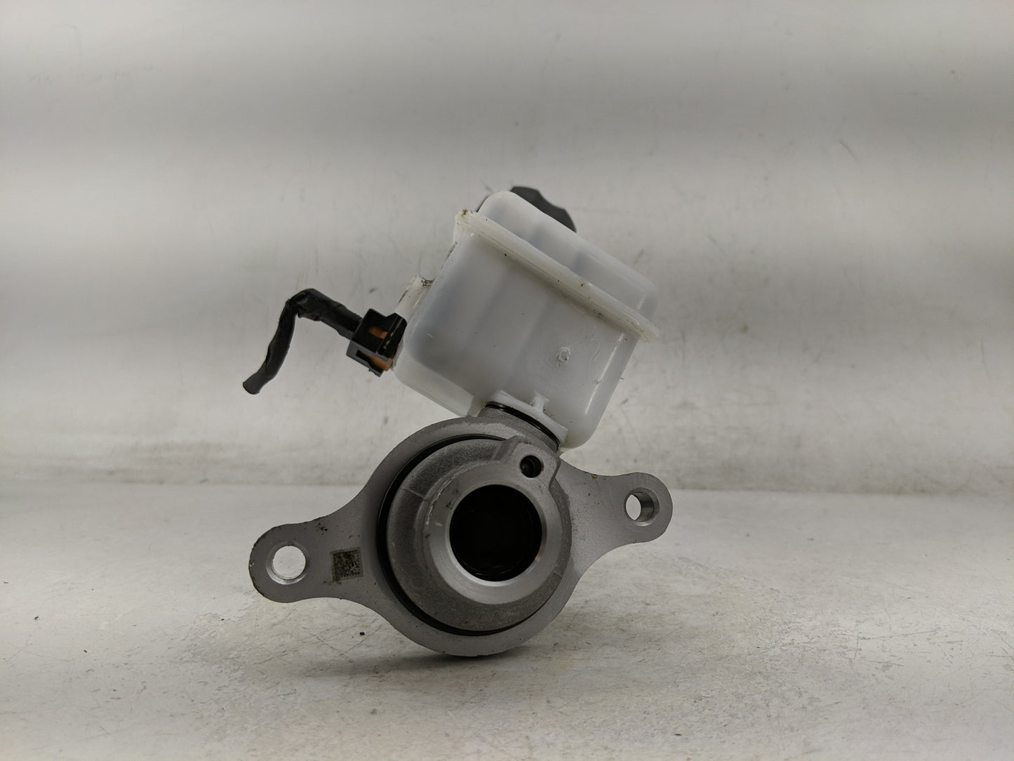 2019-2020 Hyundai Santa Fe Brake Master Cylinder - Oemusedautoparts1.com