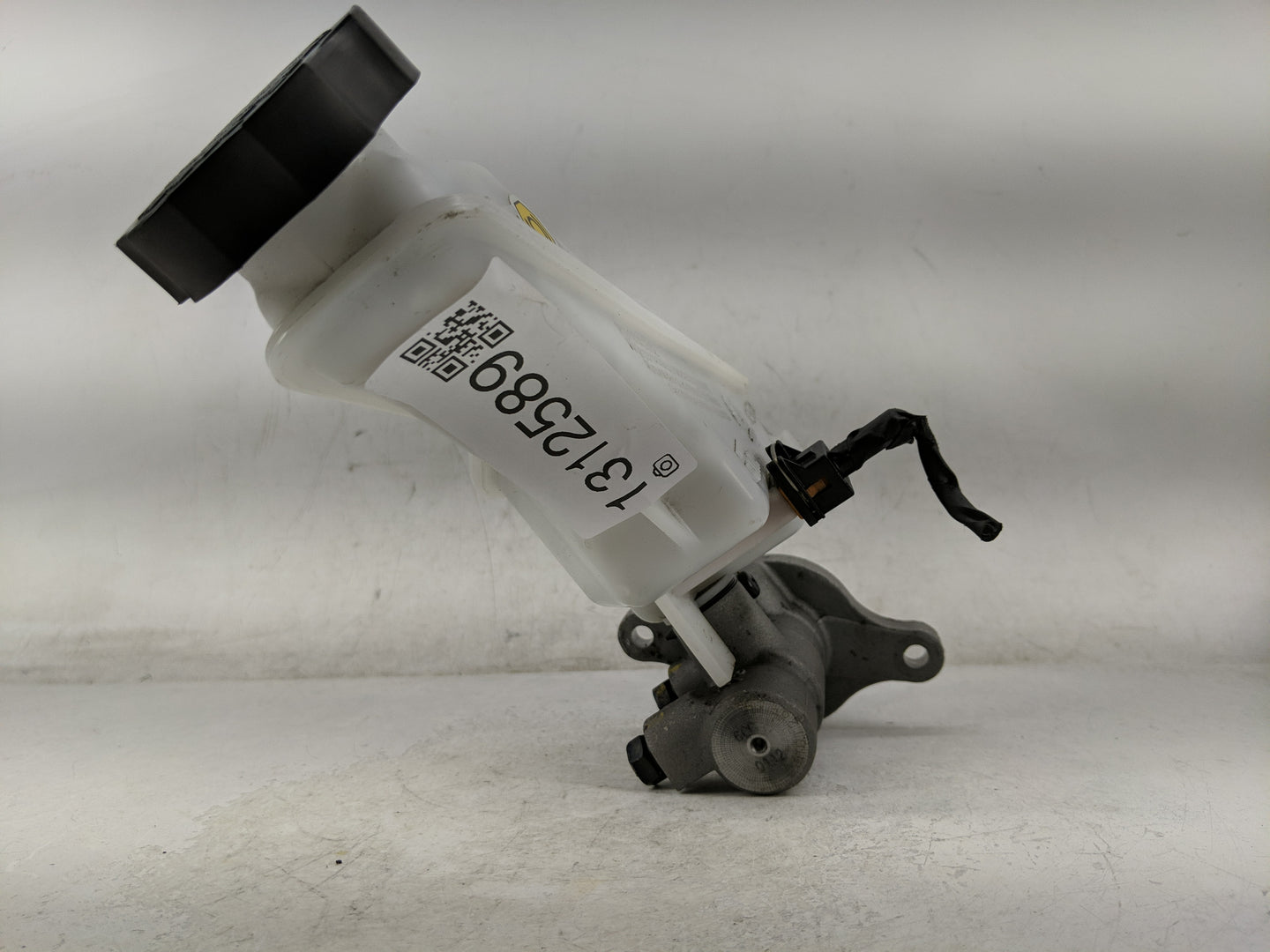 2019-2020 Hyundai Santa Fe Brake Master Cylinder 1312589 - Oemusedautoparts1.com