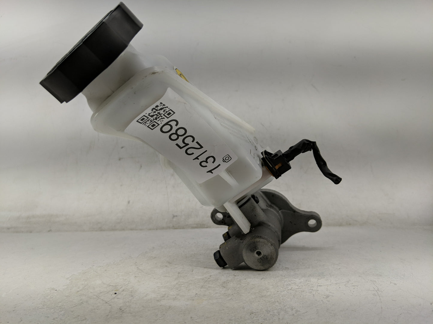 2019-2020 Hyundai Santa Fe Brake Master Cylinder 1312589 - Oemusedautoparts1.com