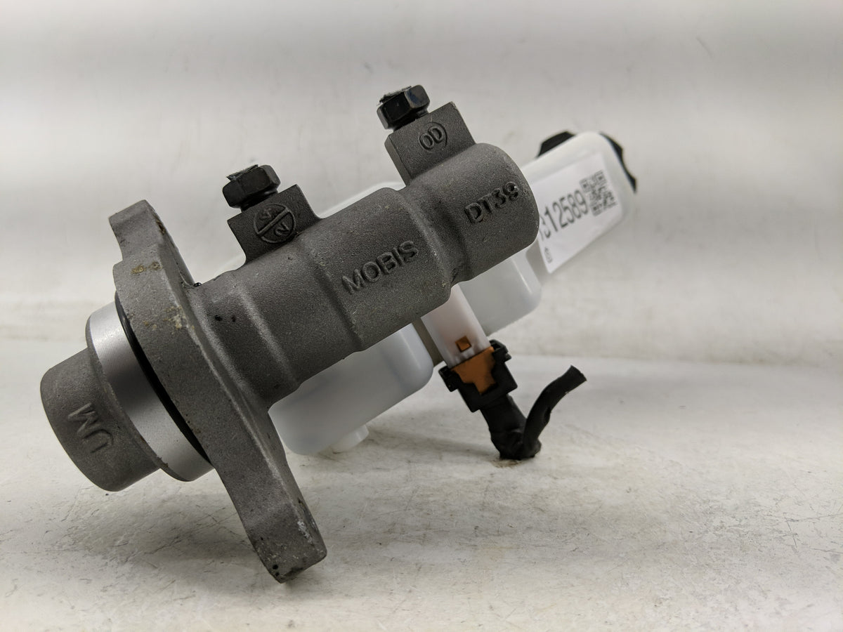 2019-2020 Hyundai Santa Fe Brake Master Cylinder 1312589 - Oemusedautoparts1.com