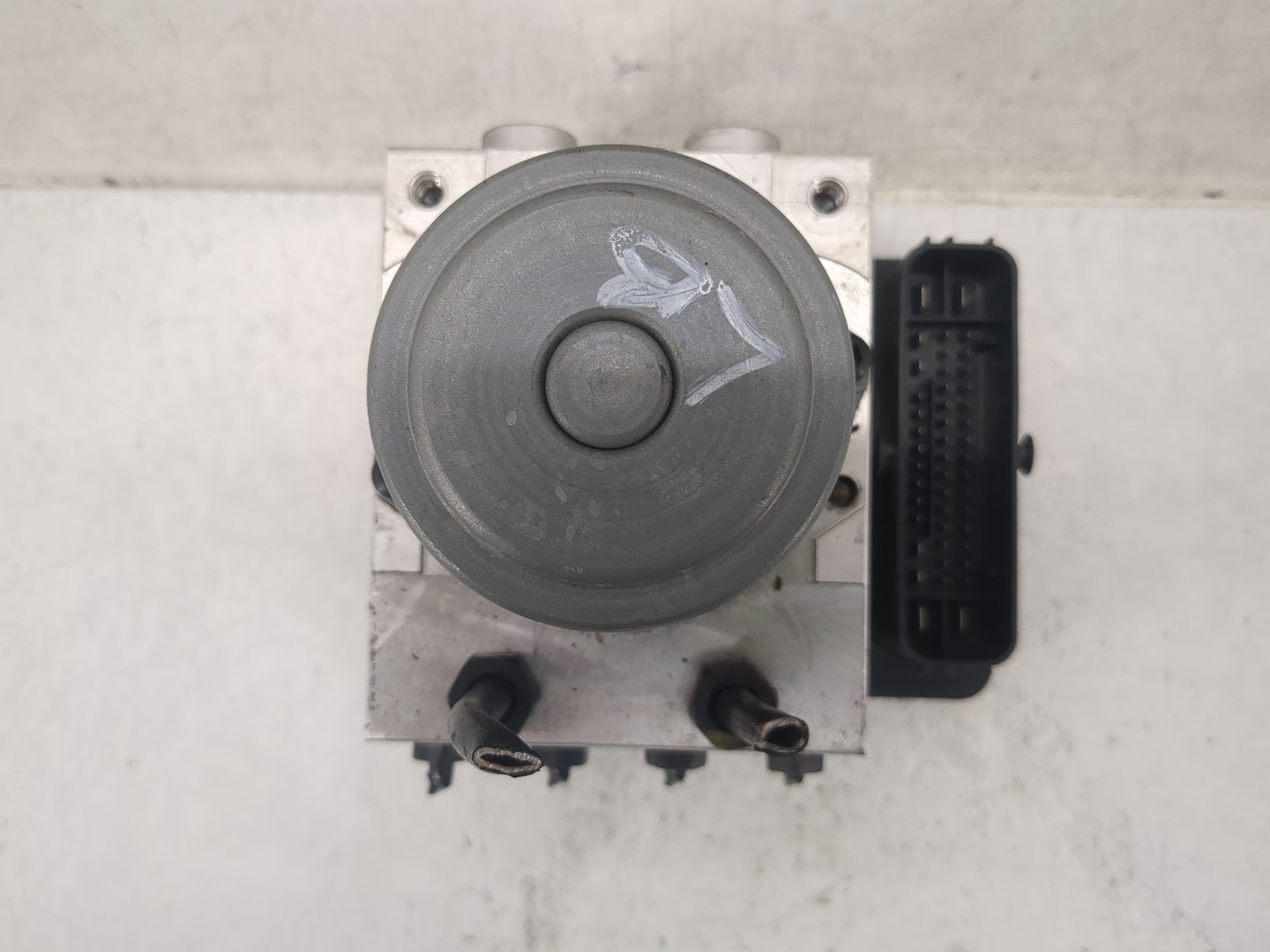 2019-2020 Hyundai Santa Fe ABS Pump Control Module Replacement P/N:58900-S2600 Fits Fits 2019 2020 OEM Used Auto Parts - Oem