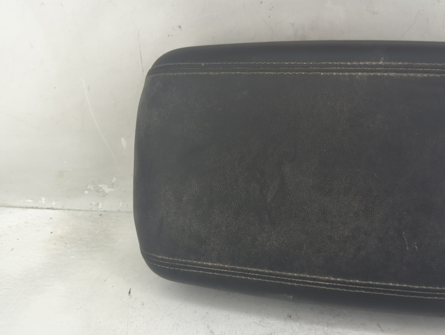 2020 Hyundai Santa Fe Center Console Armrest Cover Lid Fits OEM Used Auto Parts - Oemusedautoparts1.com