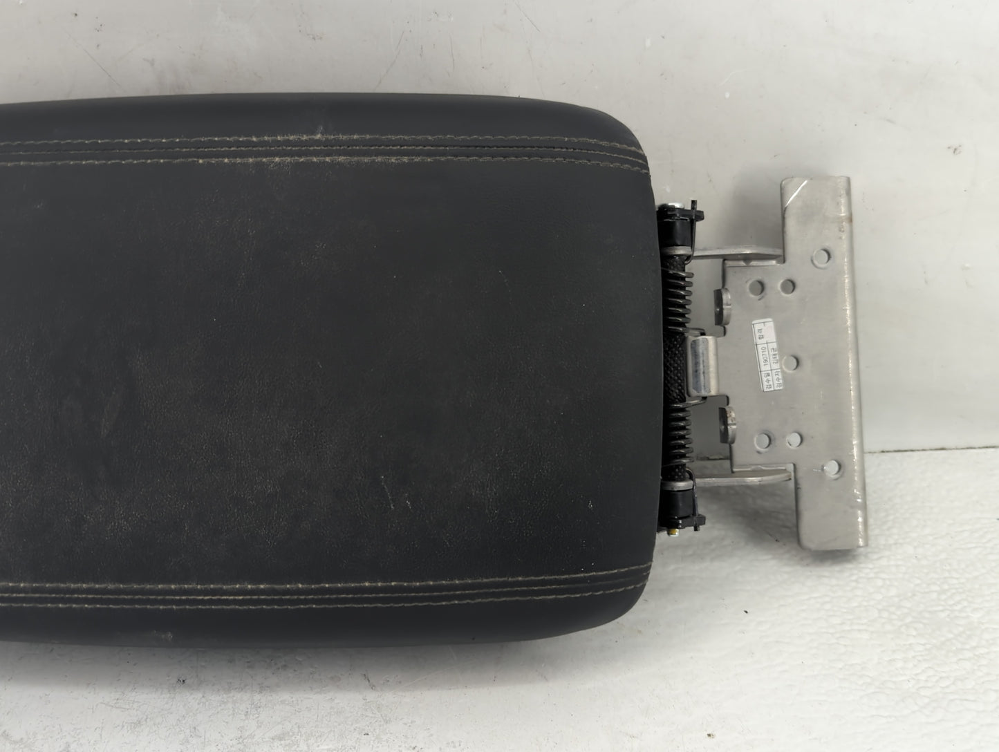 2020 Hyundai Santa Fe Center Console Armrest Cover Lid Fits OEM Used Auto Parts - Oemusedautoparts1.com