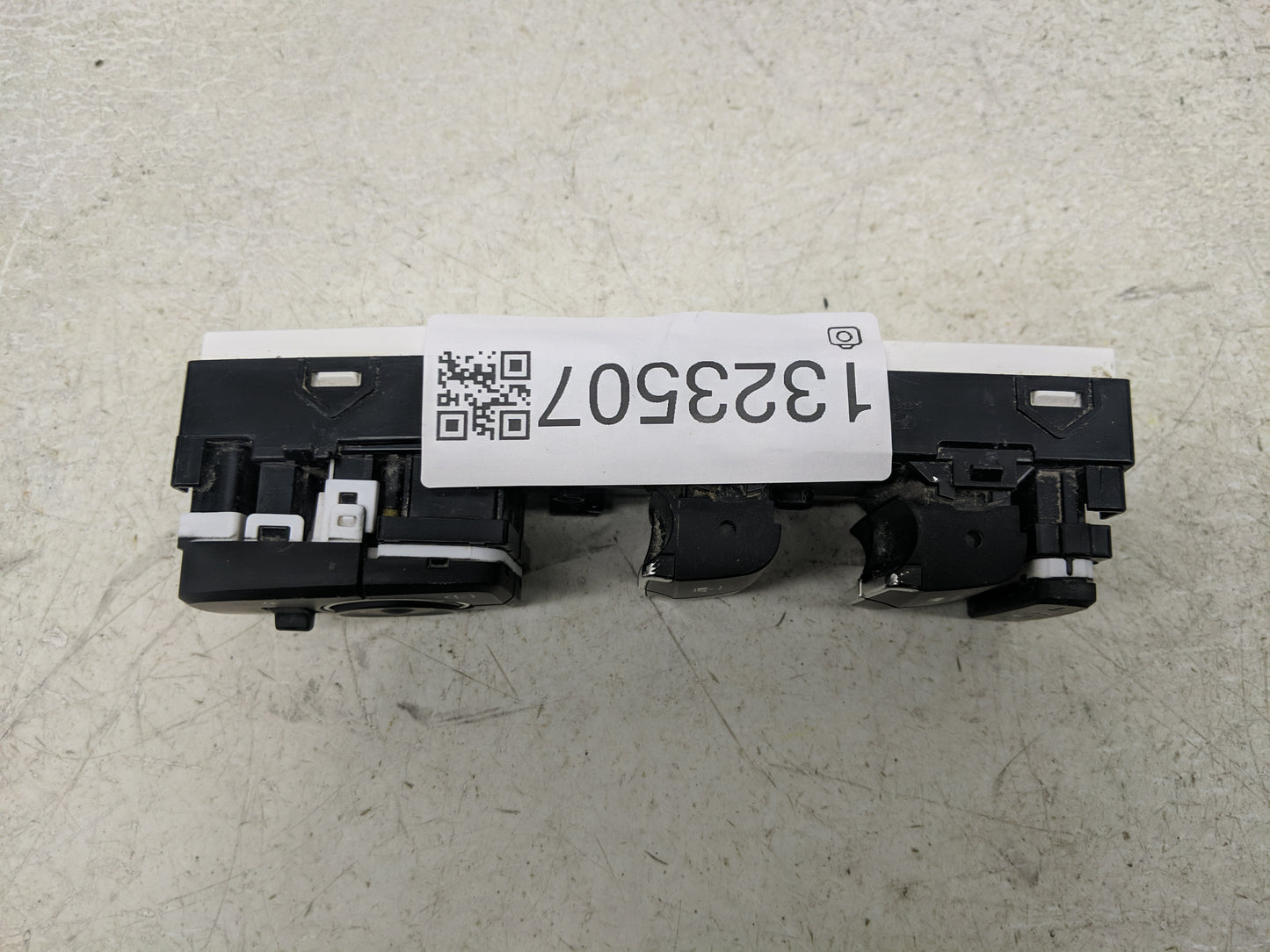 2019-2020 Hyundai Santa Fe Master Power Window Switch Replacement Driver Side Left P/N:93571S1130NNB Fits Fits 2019 2020 OEM