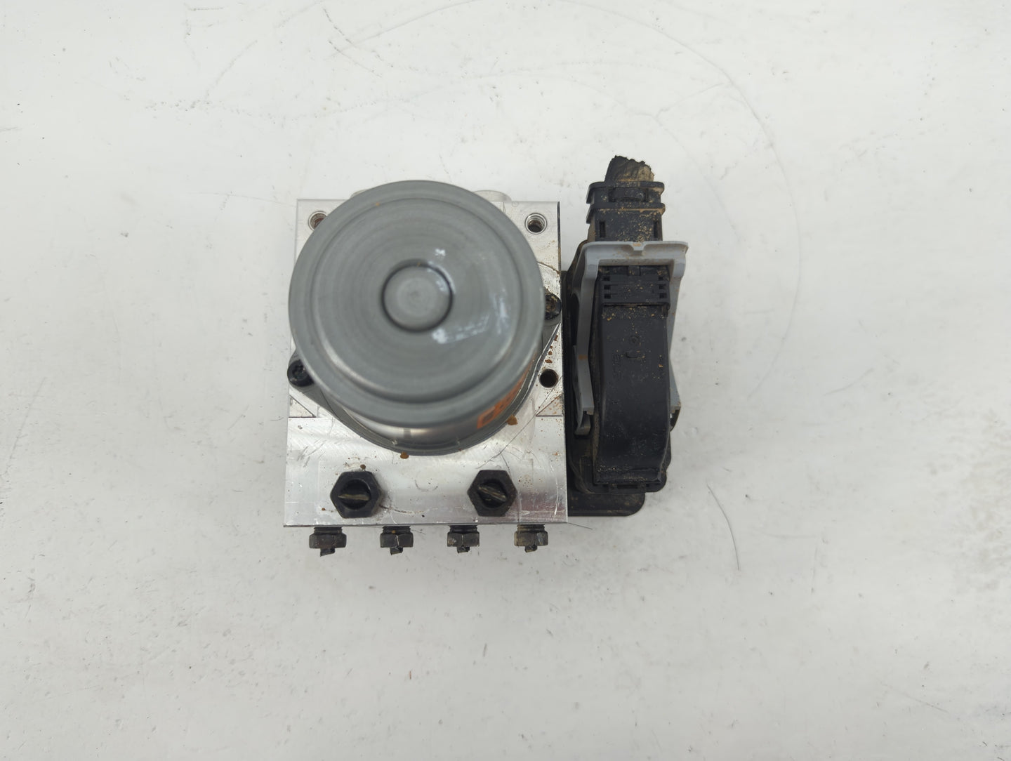 2019-2020 Hyundai Santa Fe ABS Pump Control Module Replacement P/N:58900-S2600 Fits Fits 2019 2020 OEM Used Auto Parts - Oem