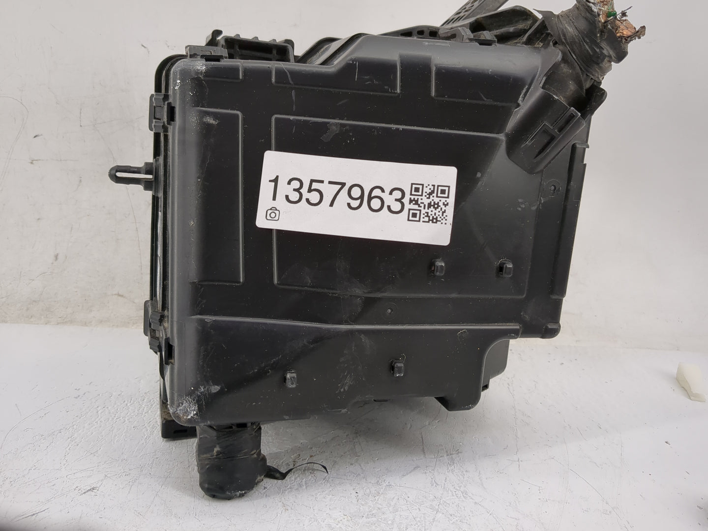 2019-2020 Hyundai Santa Fe Fusebox Fuse Box Panel Relay Module Fits Fits 2019 2020 OEM Used Auto Parts - Oemusedautoparts1.c