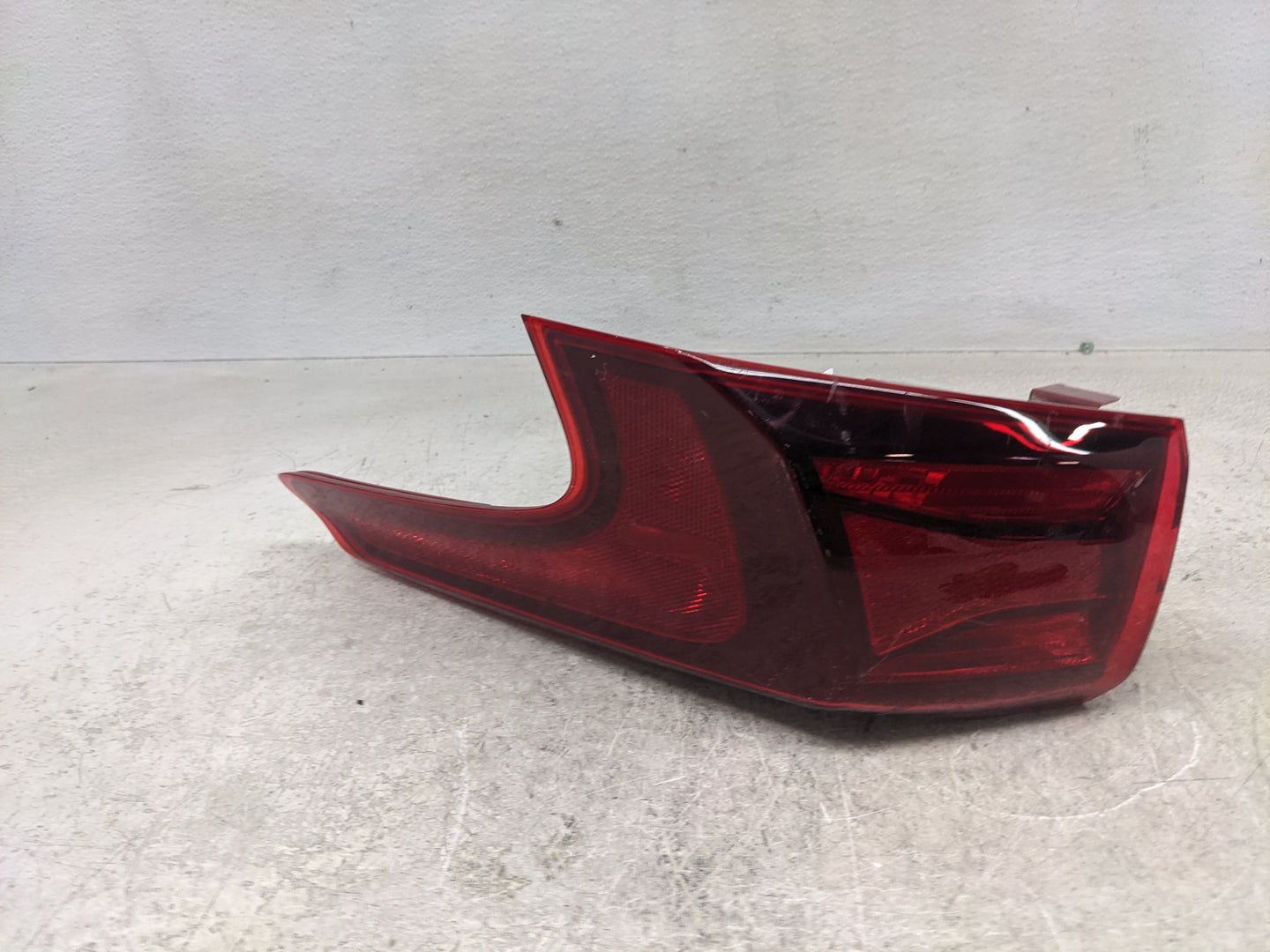 2019-2020 Hyundai Santa Fe Tail Light Assembly Passenger Right OEM Fits Fits 2019 2020 OEM Used Auto Parts - Oemusedautopart