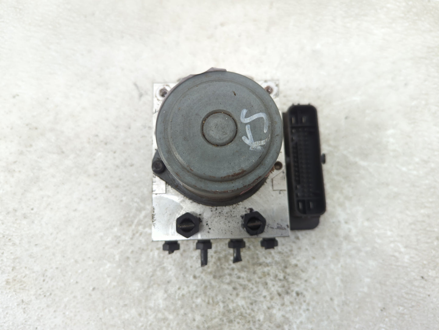 2019-2020 Hyundai Santa Fe ABS Pump Control Module Replacement P/N:58900-S2550 Fits Fits 2019 2020 OEM Used Auto Parts - Oem