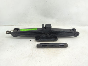 2020 Hyundai Santa Fe Spare Scissor Car Jack - Oemusedautoparts1.com