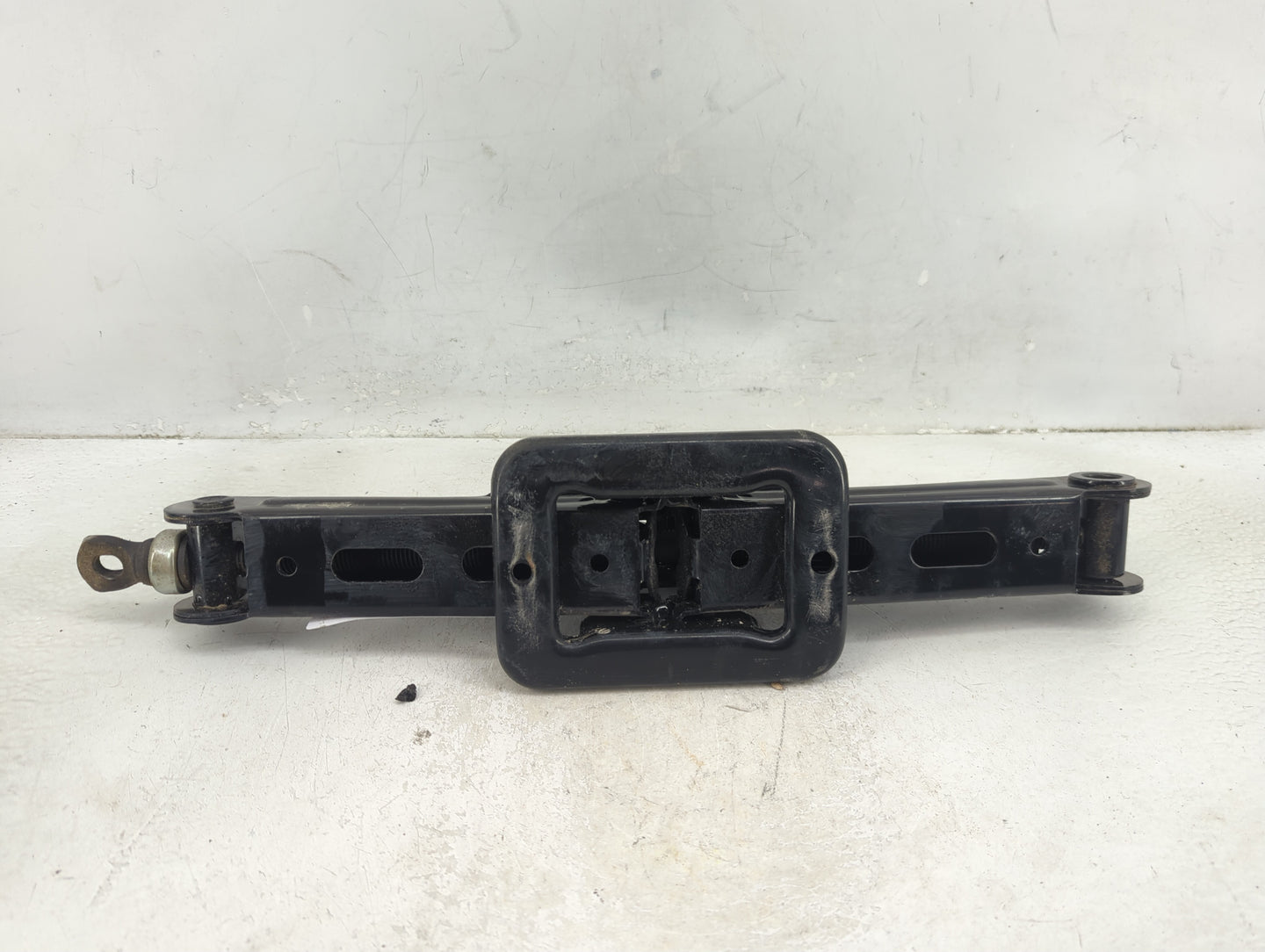 2020 Hyundai Santa Fe Spare Scissor Car Jack - Oemusedautoparts1.com