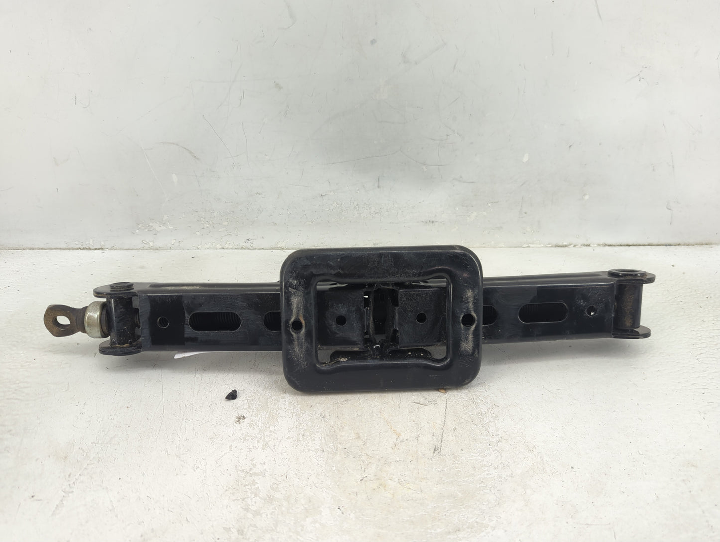 2020 Hyundai Santa Fe Spare Scissor Car Jack - Oemusedautoparts1.com