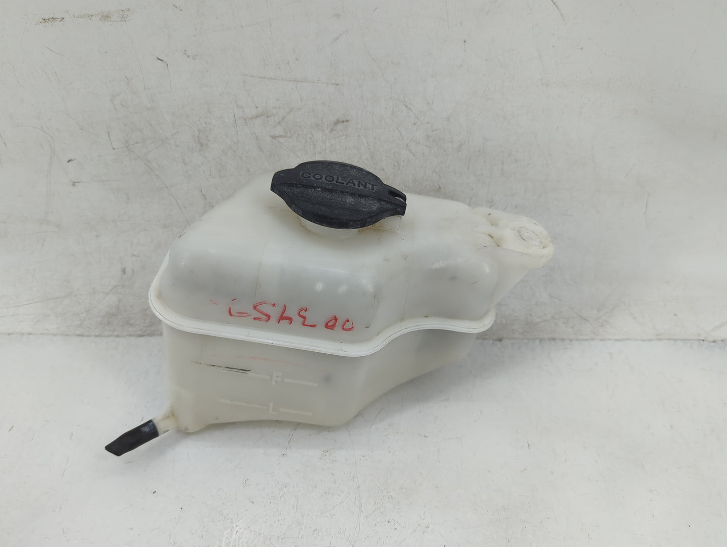2019 Hyundai Santa Fe Radiator Coolant Overflow Expansion Tank Bottle - Oemusedautoparts1.com