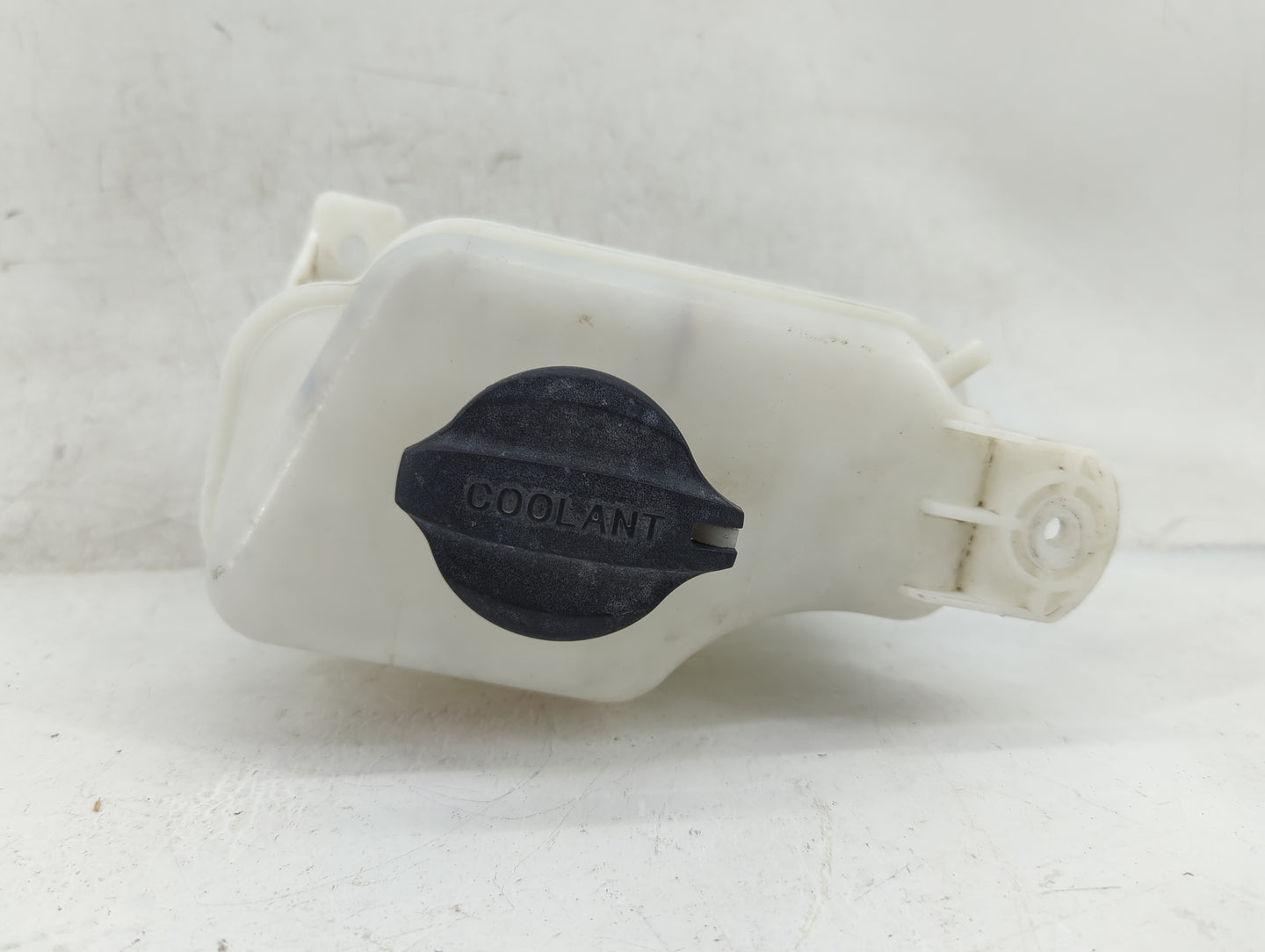 2019 Hyundai Santa Fe Radiator Coolant Overflow Expansion Tank Bottle - Oemusedautoparts1.com