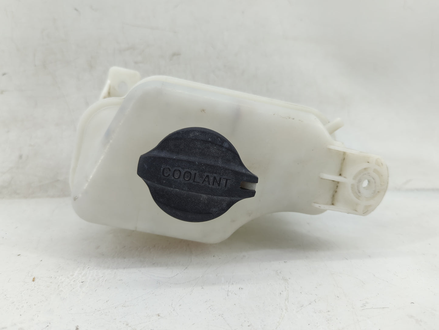 2019 Hyundai Santa Fe Radiator Coolant Overflow Expansion Tank Bottle 1391011 - Oemusedautoparts1.com
