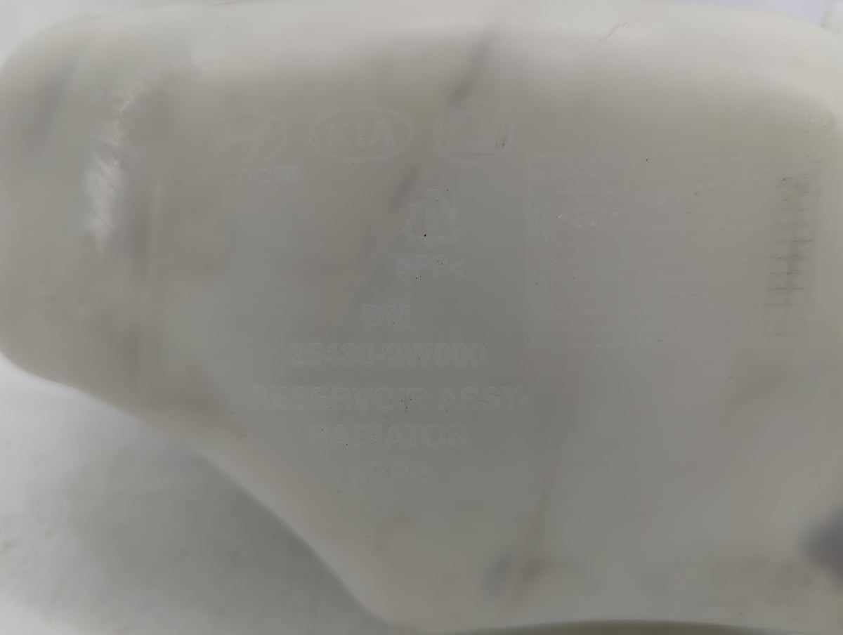 2019 Hyundai Santa Fe Radiator Coolant Overflow Expansion Tank Bottle 1391011 - Oemusedautoparts1.com