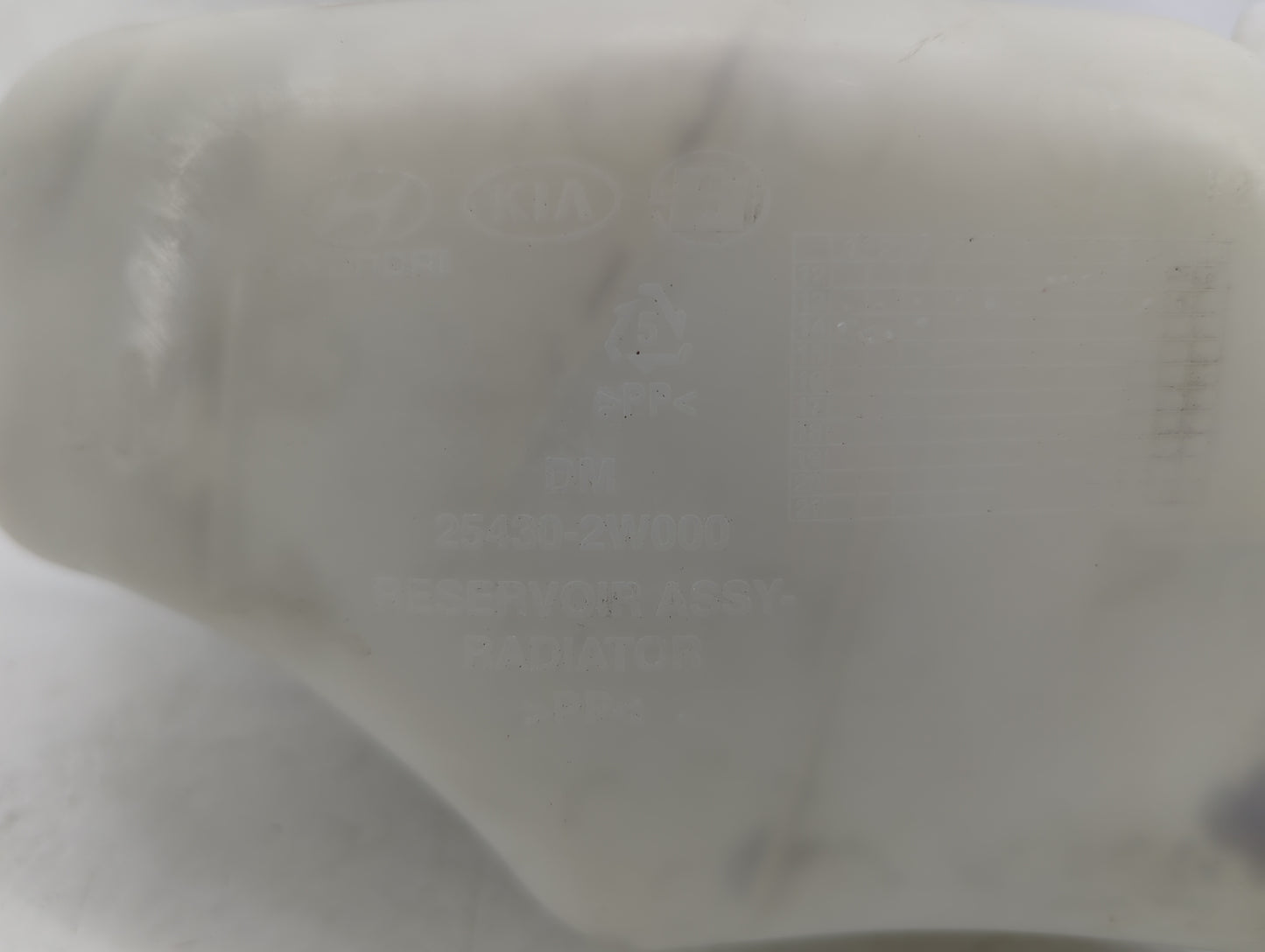 2019 Hyundai Santa Fe Radiator Coolant Overflow Expansion Tank Bottle 1391011 - Oemusedautoparts1.com