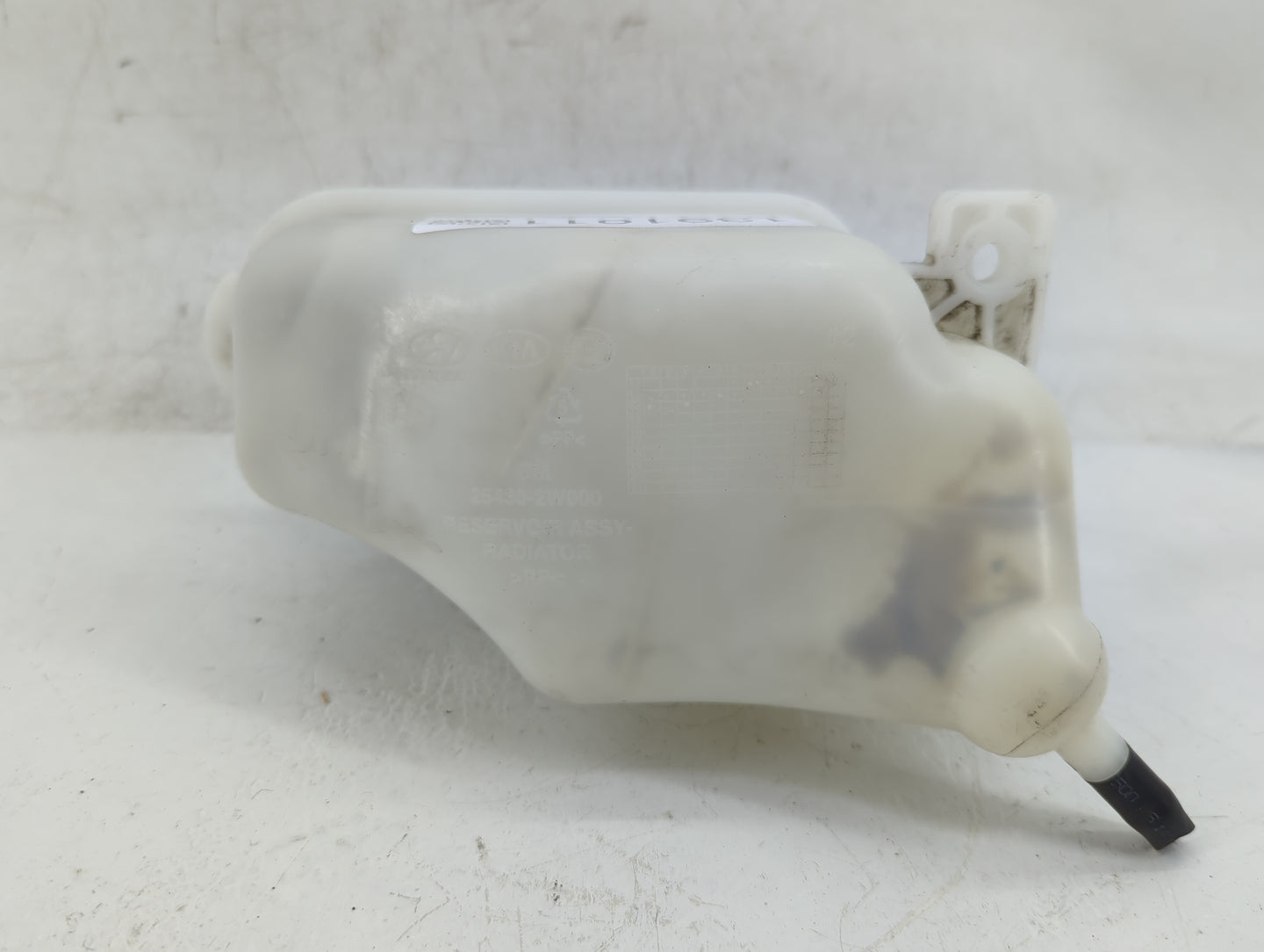 2019 Hyundai Santa Fe Radiator Coolant Overflow Expansion Tank Bottle 1391011 - Oemusedautoparts1.com