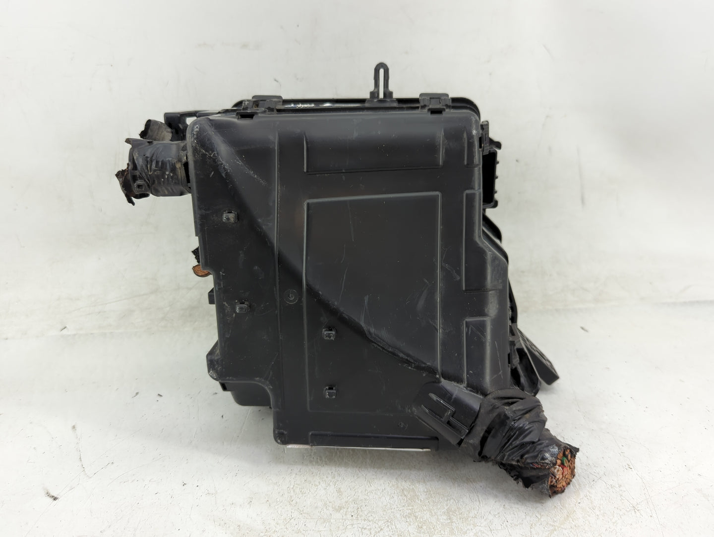 2019-2020 Hyundai Santa Fe Fusebox Fuse Box Panel Relay Module Fits Fits 2019 2020 OEM Used Auto Parts - Oemusedautoparts1.c