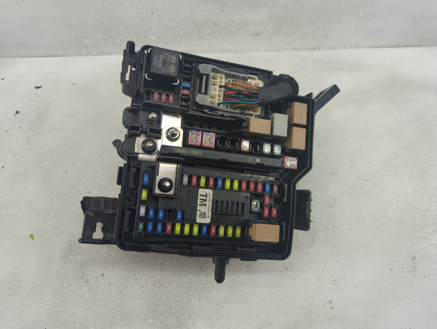 2019-2020 Hyundai Santa Fe Fusebox Fuse Box Panel Relay Module P/N:9120062400TA Fits Fits 2019 2020 OEM Used Auto Parts - Oe