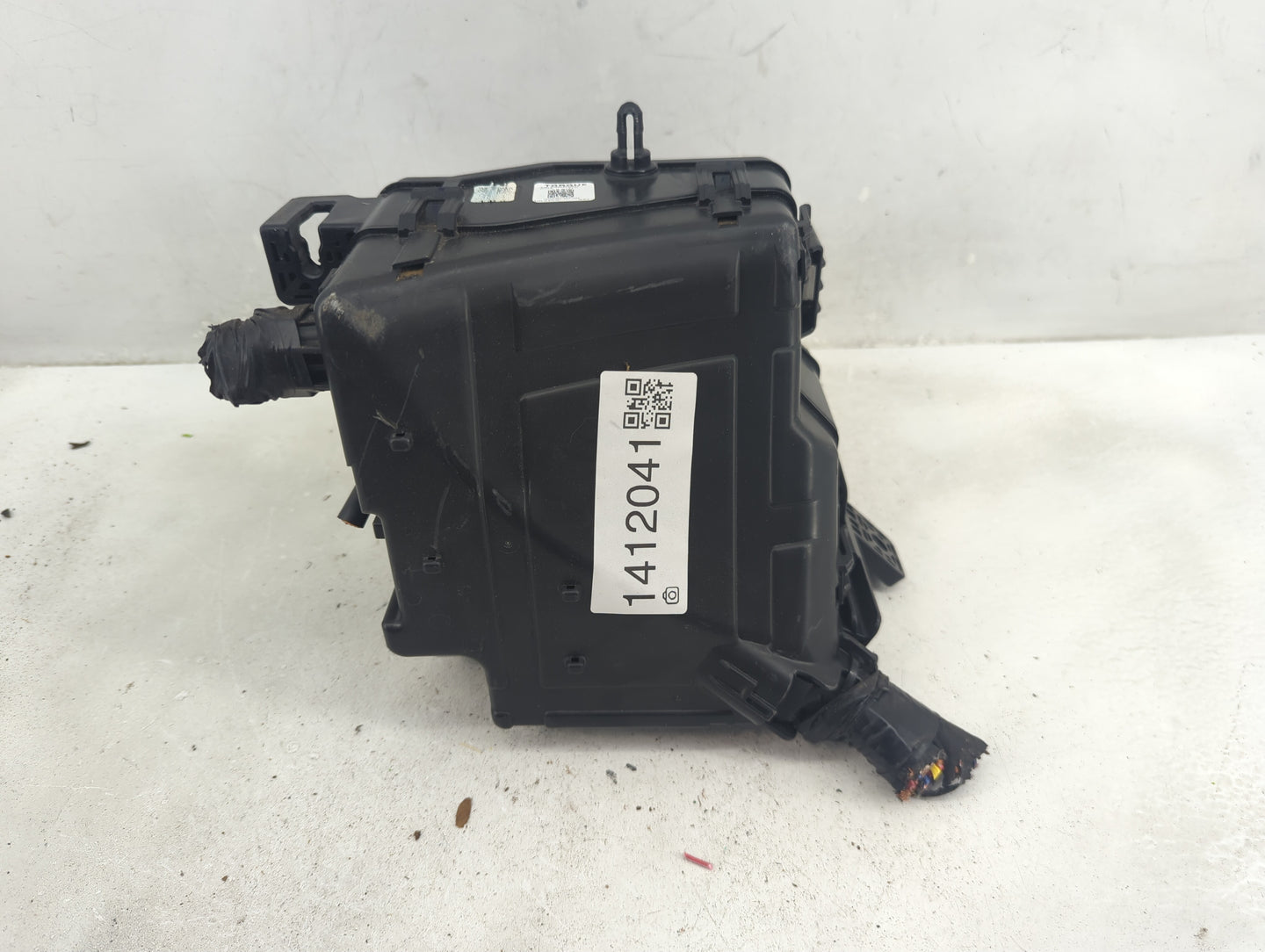 2019-2020 Hyundai Santa Fe Fusebox Fuse Box Panel Relay Module P/N:9120062400TA Fits Fits 2019 2020 OEM Used Auto Parts - Oe