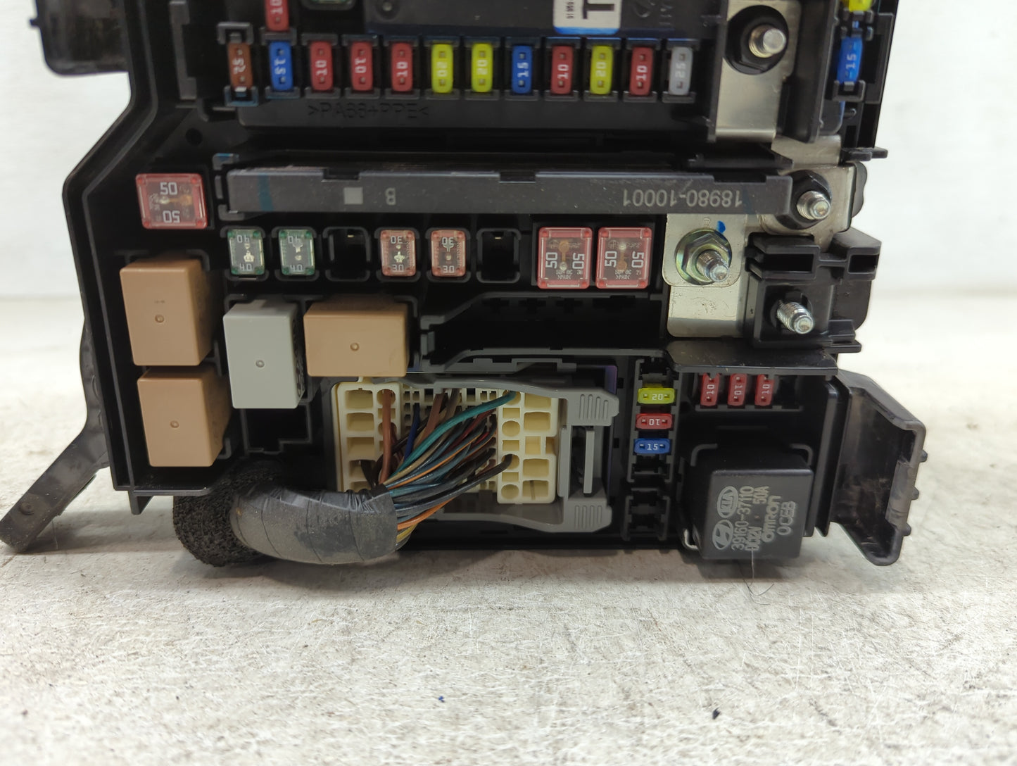 2019-2020 Hyundai Santa Fe Fusebox Fuse Box Panel Relay Module P/N:91959-S1000 9120062470TA Fits Fits 2019 2020 OEM Used Aut