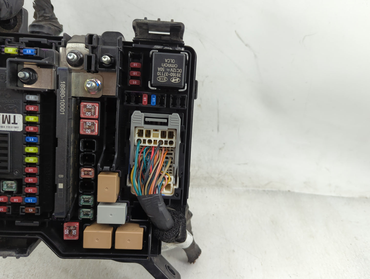 2019-2020 Hyundai Santa Fe Fusebox Fuse Box Panel Relay Module P/N:9120062470TA Fits Fits 2019 2020 OEM Used Auto Parts - Oe