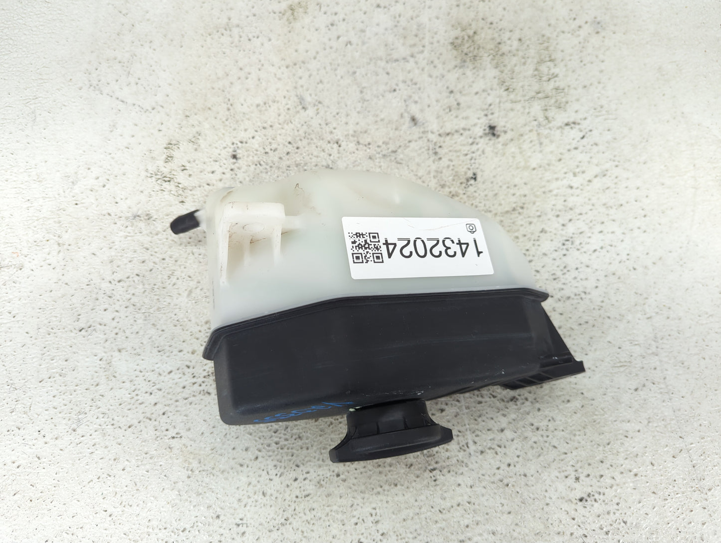 2019 Hyundai Santa Fe Radiator Coolant Overflow Expansion Tank Bottle 1432024 - Oemusedautoparts1.com