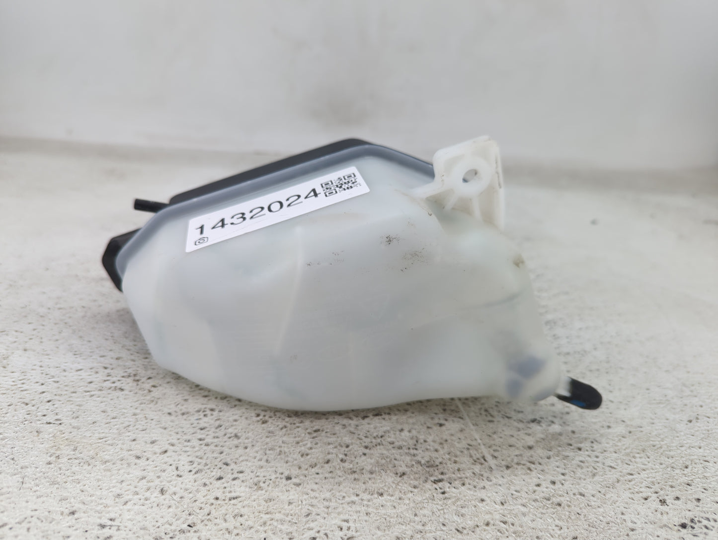 2019 Hyundai Santa Fe Radiator Coolant Overflow Expansion Tank Bottle 1432024 - Oemusedautoparts1.com