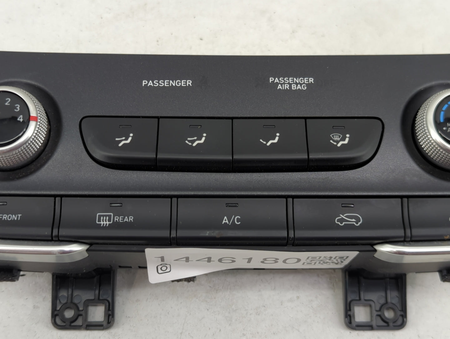 2020 Hyundai Santa Fe Climate Control Module Temperature AC/Heater Replacement P/N:97250-S2AA1 Fits OEM Used Auto Parts - Oe