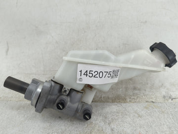 2019-2020 Hyundai Santa Fe Brake Master Cylinder - Oemusedautoparts1.com
