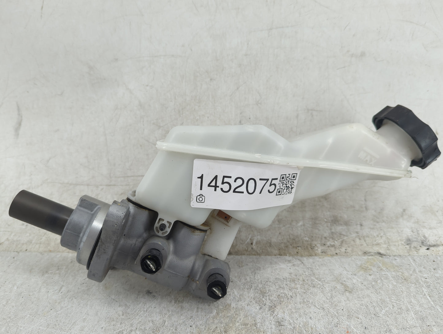 2019-2020 Hyundai Santa Fe Brake Master Cylinder 1452075 - Oemusedautoparts1.com