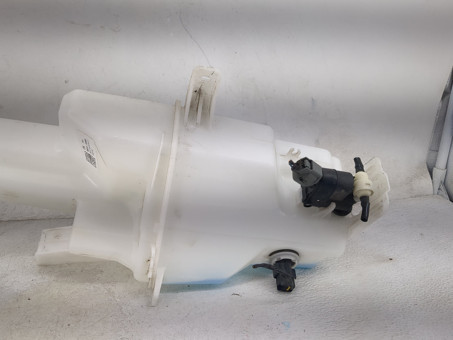 2019-2020 Hyundai Santa Fe Windshield Washer Fluid Reservoir Bottle Oem - Oemusedautoparts1.com