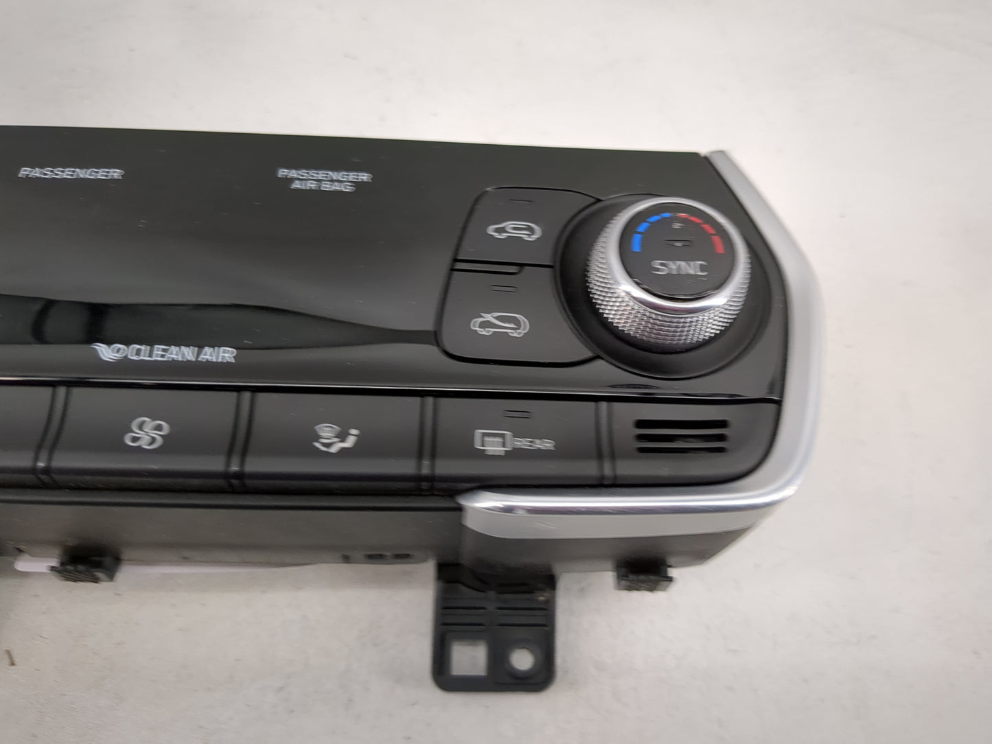 2020 Hyundai Santa Fe Climate Control Module Temperature AC/Heater Replacement P/N:97250-S2301 Fits OEM Used Auto Parts - Oe