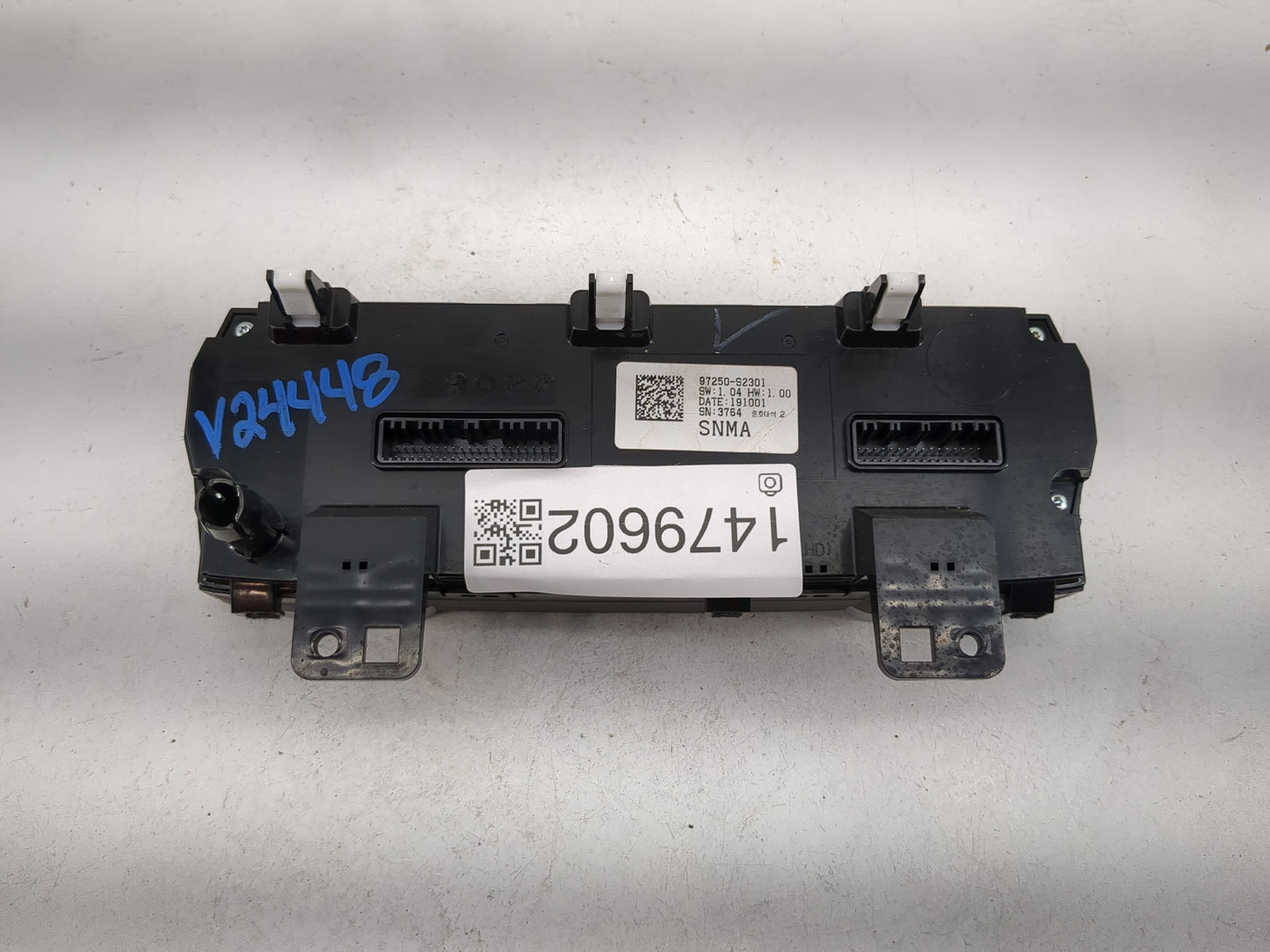 2020 Hyundai Santa Fe Climate Control Module Temperature AC/Heater Replacement P/N:97250-S2301 Fits OEM Used Auto Parts - Oe