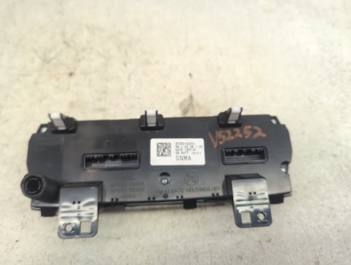 2020 Hyundai Santa Fe Climate Control Module Temperature AC/Heater Replacement P/N:97250-S2301 Fits OEM Used Auto Parts - Oe