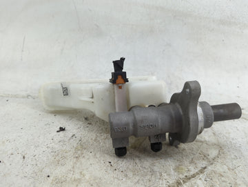 2019-2020 Hyundai Santa Fe Brake Master Cylinder 1490547 - Oemusedautoparts1.com