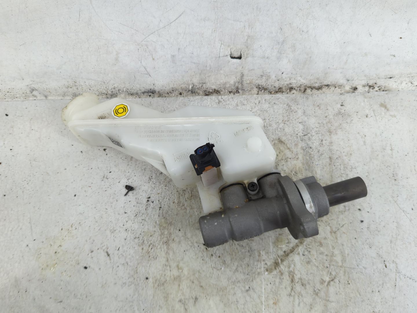 2019-2020 Hyundai Santa Fe Brake Master Cylinder 1490547 - Oemusedautoparts1.com