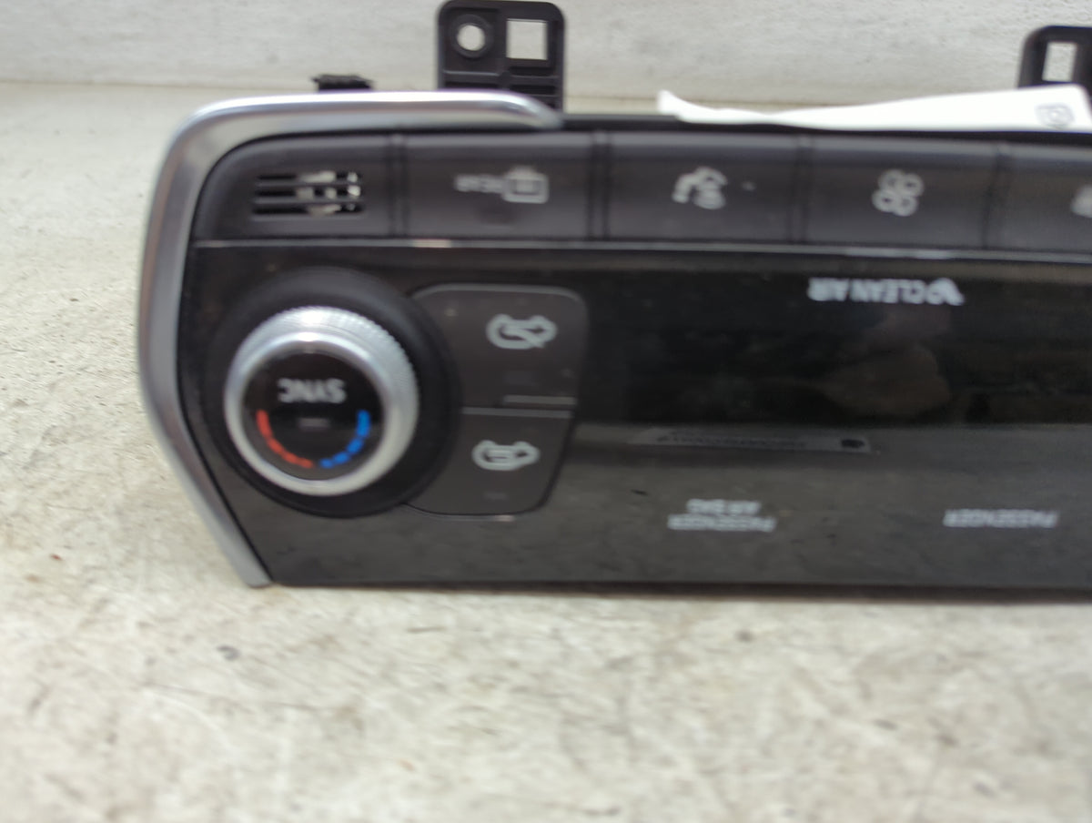 2020 Hyundai Santa Fe Climate Control Module Temperature AC/Heater Replacement P/N:97250-S2301 Fits OEM Used Auto Parts - Oe