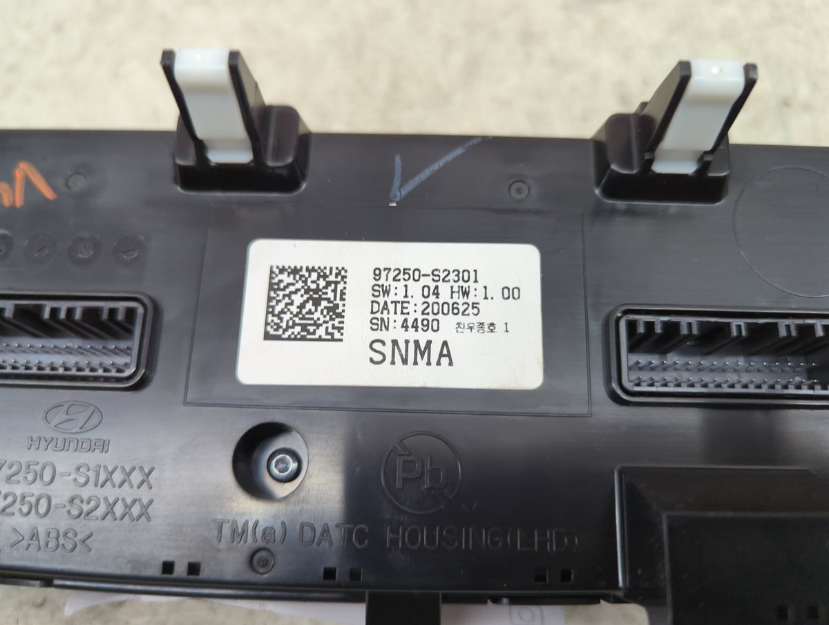 2020 Hyundai Santa Fe Climate Control Module Temperature AC/Heater Replacement P/N:97250-S2301 Fits OEM Used Auto Parts - Oe