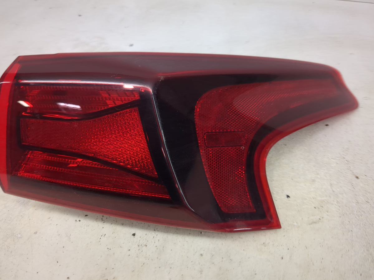 2019-2020 Hyundai Santa Fe Tail Light Assembly Passenger Right OEM Fits Fits 2019 2020 OEM Used Auto Parts - Oemusedautopart